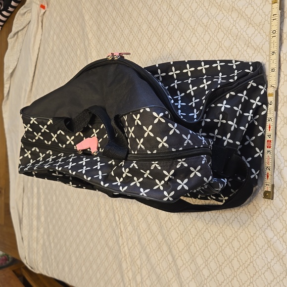 NWT Set of two women's tote bags. Global New Beginnings, Inc. - Picture 4 of 7